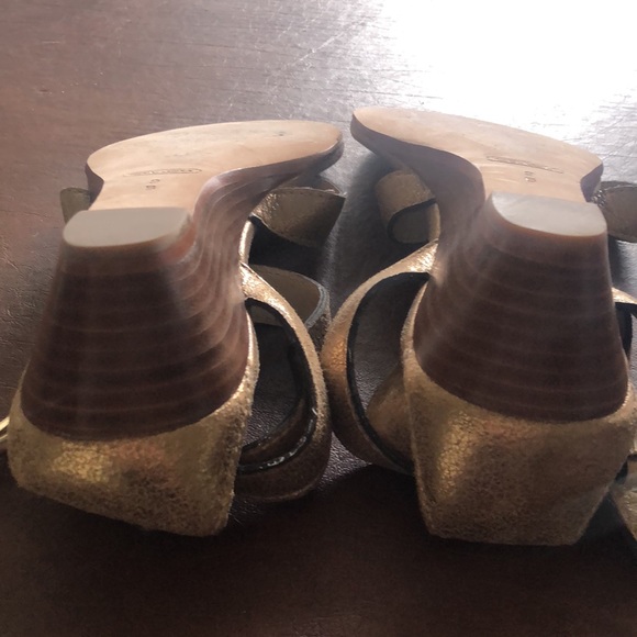 Coach Gold Leather Sandals 9B - Picture 7 of 7